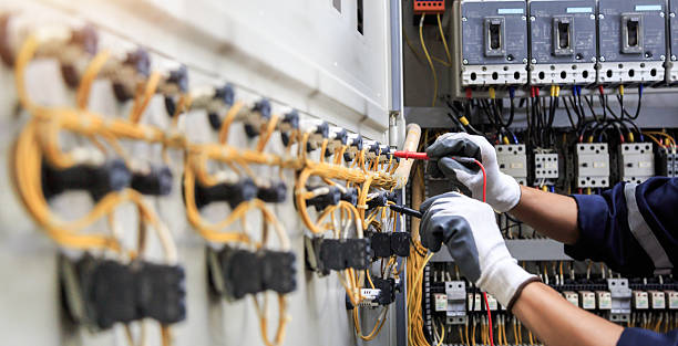 Professional Electrician technician working in Palatine, IL